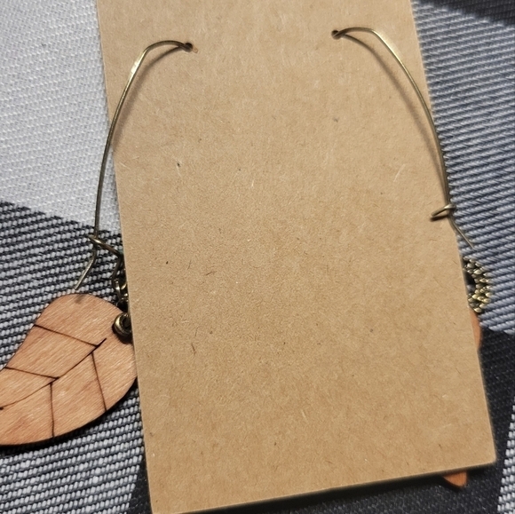 New homemade bohemian wooden leave and turquoise earrings - Picture 3 of 4